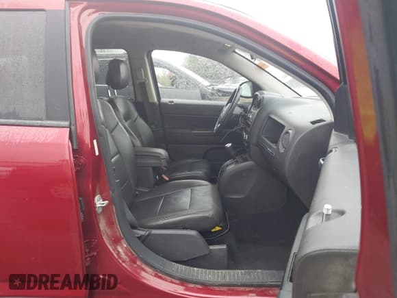 ✅ 2011 Jeep Compass Latitude • VIN: 1J4NF1FB6BD136383 • Lot: 43696094. Wystawiony na IAAI z przebiegiem 156 634 mil. Bezpłatny archiwum sprzedaży aukcyjnych z USA i szczegółowy raport historii pojazdu na DreamBid. Zdjęcie 5.