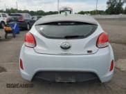 ✅ 2015 Hyundai Veloster • VIN: KMHTC6AD1FU223203 • Lot: 66915605. Wystawiony na Copart z przebiegiem 118 931 mil. Bezpłatny archiwum sprzedaży aukcyjnych z USA i szczegółowy raport historii pojazdu na DreamBid. Zdjęcie 6.