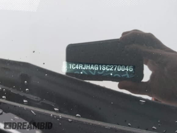 ✅ 2025 Jeep Grand Cherokee Altitude X • VIN: 1C4RJHAG1SC270046 • Лот: 42517002. Опубликован ранее на IAAI с пробегом 8 415 миль. Бесплатный доступ к архиву аукционных продаж из США и подробный отчёт об истории автомобиля на DreamBid. Изображение 19.