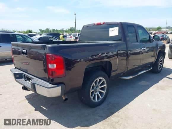 2008 Chevrolet Silverado 1500 Work Truck with VIN 1GCEC19X18Z285995, listed as a IAAI auction lot 42053115 with 290,836 mi miles and . Bid and sale history available at DreamBid. Image 4.
