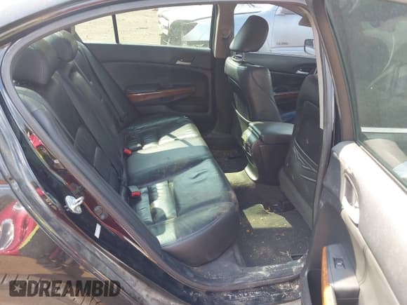 ✅ 2011 Honda Accord EX-L • VIN: 1HGCP3F81BA001373 • Lot: 43265691. Wystawiony na IAAI z przebiegiem 233 749 mil. Bezpłatny archiwum sprzedaży aukcyjnych z USA i szczegółowy raport historii pojazdu na DreamBid. Zdjęcie 8.