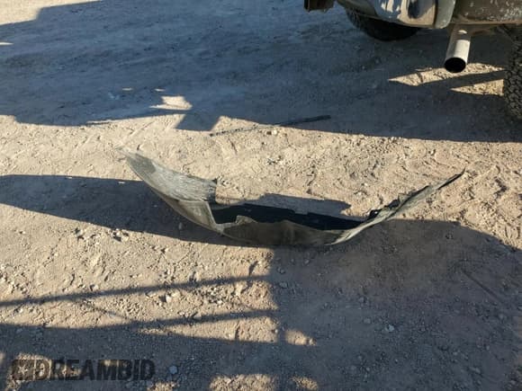 ✅ 2004 GMC Sierra 2500HD SLT • VIN: 1GTHK23234F256688 • Lot: 74641344. Wystawiony na Copart z przebiegiem 460 976 mil. Bezpłatny archiwum sprzedaży aukcyjnych z USA i szczegółowy raport historii pojazdu na DreamBid. Zdjęcie 14.