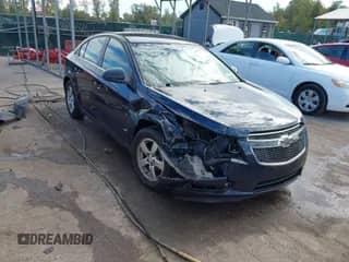 2014 Chevrolet Cruze 1LT with VIN 1G1PC5SB0E7352097, listed as a IAAI auction lot 43435690 with 149,332 mi miles and . Bid and sale history available at DreamBid. Image 1.