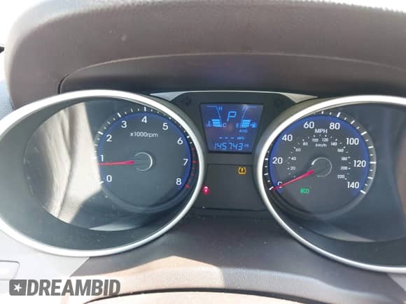 2013 Hyundai Tucson GLS z VIN KM8JU3AC9DU561035, wystawiony jako IAAI lot #43040764 z przebiegiem 145 743 mil mil oraz . Historia ofert i sprzedaży dostępna na DreamBid. Obrazek 7.