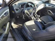 ✅ 2013 Hyundai Veloster w/Gray Int • VIN: KMHTC6AD6DU158071 • Lot: 74145184. Wystawiony na Copart z przebiegiem 77 225 mil. Bezpłatny archiwum sprzedaży aukcyjnych z USA i szczegółowy raport historii pojazdu na DreamBid. Zdjęcie 8.