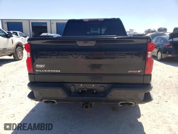 ✅ 2021 Chevrolet Silverado 1500 RST • VIN: 1GCUYEEL5MZ231679 • Lot: 70840624. Wystawiony na Copart z przebiegiem Nie podano. Bezpłatny archiwum sprzedaży aukcyjnych z USA i szczegółowy raport historii pojazdu na DreamBid. Zdjęcie 6.