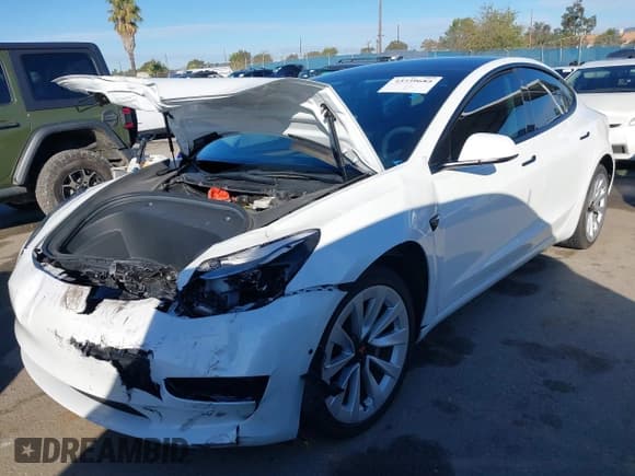 ✅ 2022 Tesla Model 3 Long Range • VIN: 5YJ3E1EB6NF125799 • Lot: 43739685. Wystawiony na IAAI z przebiegiem 54 400 mil. Bezpłatny archiwum sprzedaży aukcyjnych z USA i szczegółowy raport historii pojazdu na DreamBid. Zdjęcie 19.