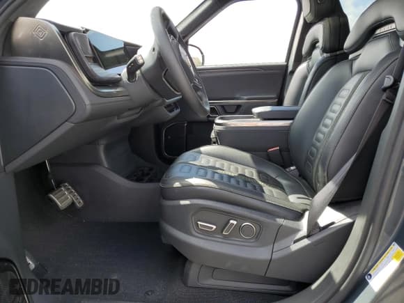 ✅ 2024 Rivian R1S Adventure • VIN: 7PDSGBBA8RN044665 • Lot: 56420995. Wystawiony na Copart z przebiegiem 10 580 mil. Bezpłatny archiwum sprzedaży aukcyjnych z USA i szczegółowy raport historii pojazdu na DreamBid. Zdjęcie 7.