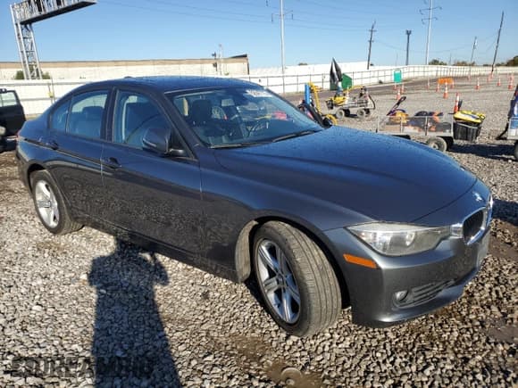 ✅ 2015 BMW 3 Series 320i xDrive • VIN: WBA3C3G56FNT51155 • Lot: 82647775. Wystawiony na Copart z przebiegiem 66 486 mil. Bezpłatny archiwum sprzedaży aukcyjnych z USA i szczegółowy raport historii pojazdu na DreamBid. Zdjęcie 4.