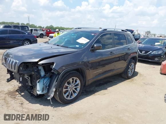 ✅ 2019 Jeep Cherokee Altitude • VIN: 1C4PJLLB0KD203007 • Лот: 43037527. Опубликован ранее на IAAI с пробегом 145 270 миль. Бесплатный доступ к архиву аукционных продаж из США и подробный отчёт об истории автомобиля на DreamBid. Изображение 2.