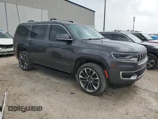 ✅ 2022 Jeep Wagoneer Series II • VIN: 1C4SJVBT2NS134742 • Lot: 47310204. Wystawiony na Copart z przebiegiem 23 429 mil. Bezpłatny archiwum sprzedaży aukcyjnych z USA i szczegółowy raport historii pojazdu na DreamBid. Zdjęcie 4.