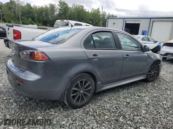 ✅ 2017 Mitsubishi Lancer ES • VIN: JA32U2FU2HU010261 • Lot: 69722805. Wystawiony na Copart z przebiegiem 105 863 mil. Bezpłatny archiwum sprzedaży aukcyjnych z USA i szczegółowy raport historii pojazdu na DreamBid. Zdjęcie 3.