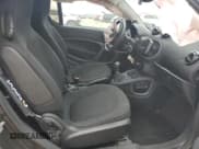 ✅ 2016 Smart fortwo Prime • VIN: WMEFJ5DA4GK054621 • Lot: 68703105. Wystawiony na Copart z przebiegiem 70 845 mil. Bezpłatny archiwum sprzedaży aukcyjnych z USA i szczegółowy raport historii pojazdu na DreamBid. Zdjęcie 10.