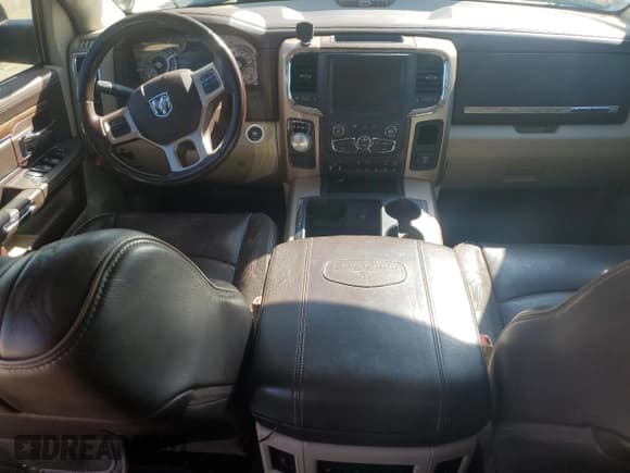 ✅ 2015 Ram 1500 Laramie Longhorn • VIN: 1C6RR6PM5FS735280 • Лот: 74123534. Опубликован ранее на Copart с пробегом Не указан. Бесплатный доступ к архиву аукционных продаж из США и подробный отчёт об истории автомобиля на DreamBid. Изображение 8.