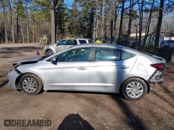 ✅ 2019 Hyundai Elantra SE • VIN: 5NPD74LF8KH470111 • Lot: 41348635. Listed on IAAI with 109,880 mi. Free auction sales archive from the USA and detailed vehicle history report at DreamBid. Image 15.