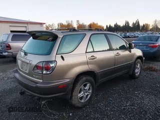 ✅ 2001 Lexus RX 300 • VIN: JTJHF10UX10206273 • Lot: 43676760. Wystawiony na IAAI z przebiegiem 253 368 mil. Bezpłatny archiwum sprzedaży aukcyjnych z USA i szczegółowy raport historii pojazdu na DreamBid. Zdjęcie 4.