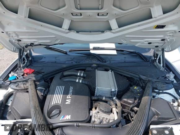 ✅ 2018 BMW M3 • VIN: WBS8M9C5XJ5J79227 • Lot: 42881245. Listed on IAAI with 44,953 mi. Free auction sales archive from the USA and detailed vehicle history report at DreamBid. Image 10.