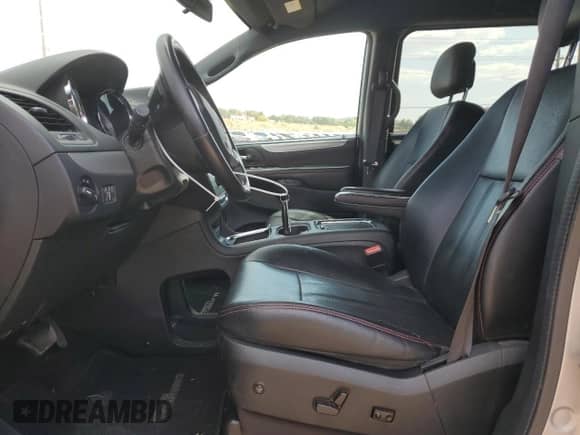 2016 Dodge Grand Caravan R/T z VIN 2C4RDGEG0GR318663, wystawiony jako Copart lot #73024254 z przebiegiem 217 794 mil mil oraz Szkoda całkowita • Salvage title. Historia ofert i sprzedaży dostępna na DreamBid. Obrazek 7.