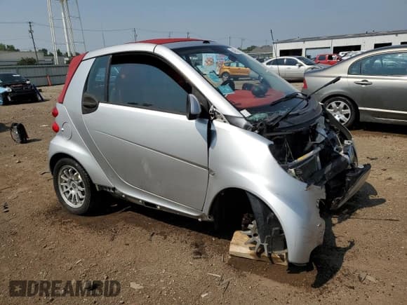 ✅ 2013 Smart fortwo Passion • VIN: WMEEK3BA6DK589056 • Lot: 64065245. Wystawiony na Copart z przebiegiem 100 123 mil. Bezpłatny archiwum sprzedaży aukcyjnych z USA i szczegółowy raport historii pojazdu na DreamBid. Zdjęcie 4.