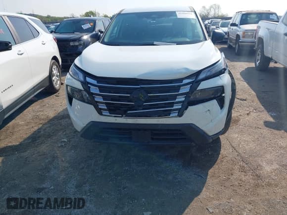 ✅ 2025 Nissan Rogue S • VIN: 5N1BT3AB4SC777425 • Lot: 41960932. Listed on IAAI with 14,073 mi. Free auction sales archive from the USA and detailed vehicle history report at DreamBid. Image 12.