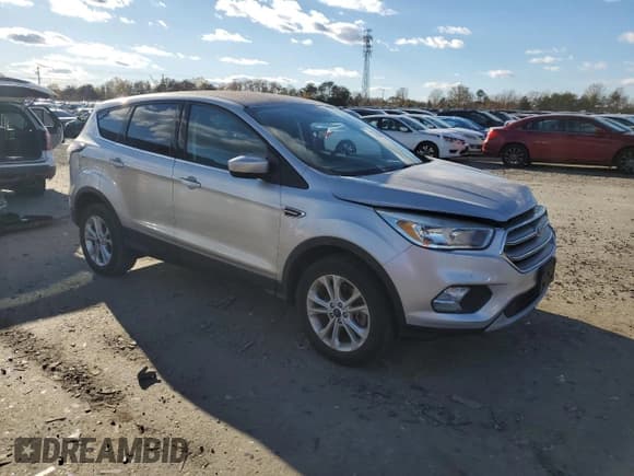 ✅ 2017 Ford Escape SE • VIN: 1FMCU9GD3HUB33589 • Лот: 92193425. Опубликован ранее на Copart с пробегом 67 540 миль. Бесплатный доступ к архиву аукционных продаж из США и подробный отчёт об истории автомобиля на DreamBid. Изображение 4.