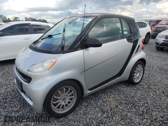 ✅ 2012 Smart fortwo Pure • VIN: WMEEJ3BA1CK530210 • Lot: 73856304. Wystawiony na Copart z przebiegiem Nie podano. Bezpłatny archiwum sprzedaży aukcyjnych z USA i szczegółowy raport historii pojazdu na DreamBid. Zdjęcie 1.