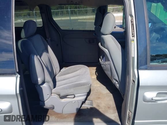 ✅ 2004 Dodge Caravan SXT • VIN: 2D4GP44L94R538104 • Lot: 43536320. Listed on IAAI with 193,505 mi. Free auction sales archive from the USA and detailed vehicle history report at DreamBid. Image 8.