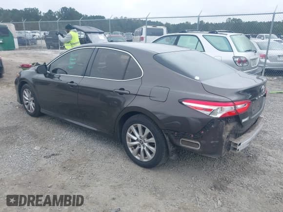 ✅ 2018 Toyota Camry LE • VIN: JTNB11HK4J3009538 • Lot: 43559289. Wystawiony na IAAI z przebiegiem 149 000 mil. Bezpłatny archiwum sprzedaży aukcyjnych z USA i szczegółowy raport historii pojazdu na DreamBid. Zdjęcie 3.