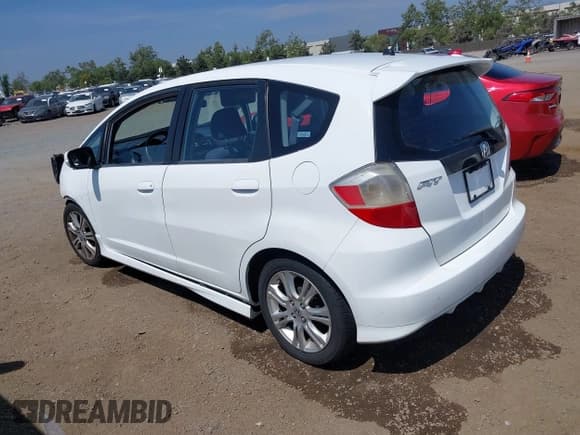 ✅ 2009 Honda Fit Sport • VIN: JHMGE884X9S031777 • Lot: 42482823. Listed on IAAI with 317,667 mi. Free auction sales archive from the USA and detailed vehicle history report at DreamBid. Image 3.