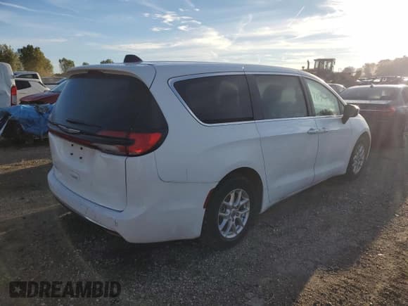 ✅ 2023 Chrysler Pacifica Touring • VIN: 2C4RC1FG2PR555427 • Lot: 70376465. Listed on Copart with 168,999 mi. Free auction sales archive from the USA and detailed vehicle history report at DreamBid. Image 3.