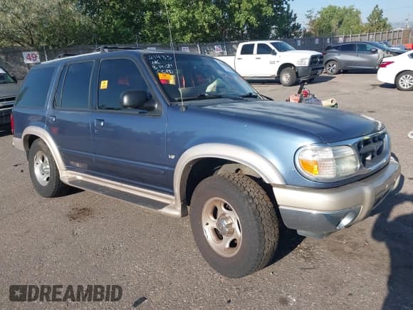 ✅ 2000 Ford Explorer Eddie Bauer • VIN: 1FMDU84P6YZB77943 • Лот: 40303953. Опубликован ранее на IAAI с пробегом Не указан. Бесплатный доступ к архиву аукционных продаж из США и подробный отчёт об истории автомобиля на DreamBid. Изображение 1.