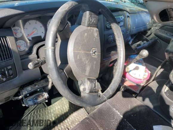 2005 Dodge 3500 SLT z VIN 3D7LS38C95G782475, wystawiony jako Copart lot #45268595 z przebiegiem Nie podano mil oraz Szkoda całkowita • Salvage title. Historia ofert i sprzedaży dostępna na DreamBid. Obrazek 8.