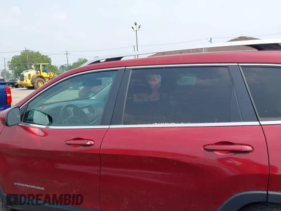 ✅ 2017 Jeep Cherokee Latitude • VIN: 1C4PJMCS8HW507107 • Lot: 42912206. Wystawiony na IAAI z przebiegiem 109 823 mil. Bezpłatny archiwum sprzedaży aukcyjnych z USA i szczegółowy raport historii pojazdu na DreamBid. Zdjęcie 14.