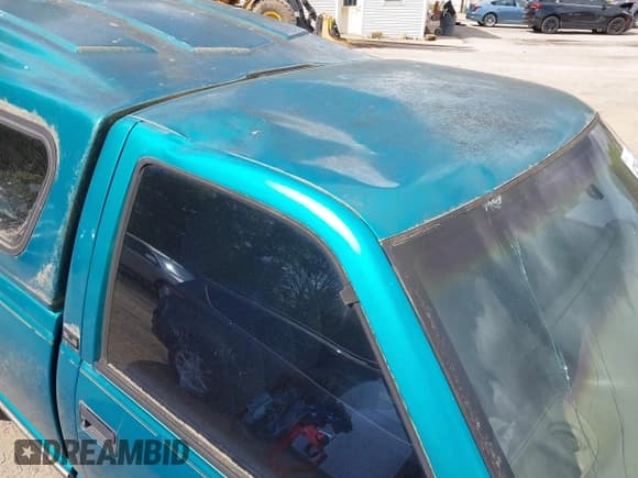 ✅ 1995 GMC Sierra 1500 • VIN: 1GTEC14K9SZ528472 • Lot: 42264927. Wystawiony na IAAI z przebiegiem 108 792 mil. Bezpłatny archiwum sprzedaży aukcyjnych z USA i szczegółowy raport historii pojazdu na DreamBid. Zdjęcie 13.