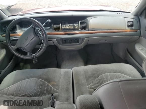 ✅ 1997 Ford Crown Victoria LX • VIN: 2FALP74W3VX185708 • Lot: 70333845. Wystawiony na Copart z przebiegiem 59 853 mil. Bezpłatny archiwum sprzedaży aukcyjnych z USA i szczegółowy raport historii pojazdu na DreamBid. Zdjęcie 8.