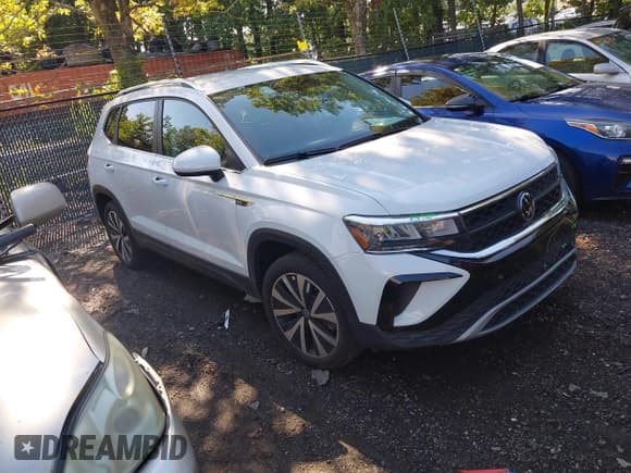 ✅ 2024 Volkswagen Taos SE • VIN: 3VVSX7B22RM002386 • Lot: 43160501. Listed on IAAI with 52,214 mi. Free auction sales archive from the USA and detailed vehicle history report at DreamBid. Image 1.