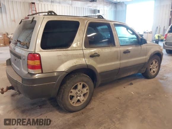 ✅ 2005 Ford Escape XLT • VIN: 1FMYU93195KB77203 • Lot: 43524630. Listed on IAAI with 116,476 mi. Free auction sales archive from the USA and detailed vehicle history report at DreamBid. Image 4.