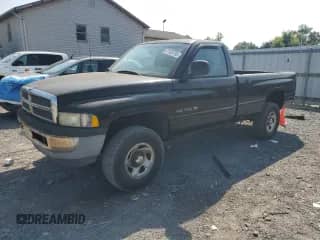 1998 Dodge 1500 z VIN 1B7HF16Y2WS577923, wystawiony jako Copart lot #67905705 z przebiegiem 145 459 mil mil oraz Czysty tytuł • Clean title. Historia ofert i sprzedaży dostępna na DreamBid. Obrazek 1.