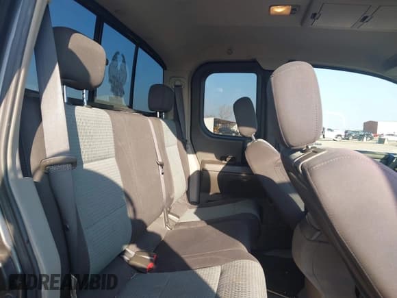 ✅ 2004 Nissan Titan SE • VIN: 1N6AA06B14N583291 • Lot: 41456000. Wystawiony na IAAI z przebiegiem 157 332 mil. Bezpłatny archiwum sprzedaży aukcyjnych z USA i szczegółowy raport historii pojazdu na DreamBid. Zdjęcie 8.