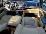 ✅ 2014 Toyota Highlander LE Plus • VIN: 5TDZKRFH7ES005073 • Lot: 96348635. Wystawiony na Copart z przebiegiem 123 755 mil. Bezpłatny archiwum sprzedaży aukcyjnych z USA i szczegółowy raport historii pojazdu na DreamBid. Zdjęcie 8.