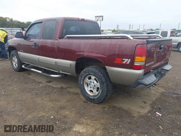 1999 Chevrolet Silverado 1500 LS z VIN 1GCEK19T8XE231163, wystawiony jako IAAI lot #43513149 z przebiegiem 204 007 mil mil oraz . Historia ofert i sprzedaży dostępna na DreamBid. Obrazek 3.