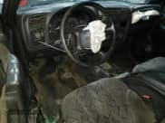 ✅ 2002 GMC Sonoma SLS • VIN: 1GTDT19W628141052 • Lot: 88821915. Wystawiony na Copart z przebiegiem Nie podano. Bezpłatny archiwum sprzedaży aukcyjnych z USA i szczegółowy raport historii pojazdu na DreamBid. Zdjęcie 8.