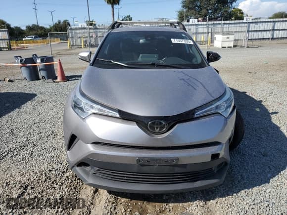 ✅ 2019 Toyota C-HR XLE • VIN: JTNKHMBX9K1054523 • Lot: 71557335. Wystawiony na Copart z przebiegiem Nie podano. Bezpłatny archiwum sprzedaży aukcyjnych z USA i szczegółowy raport historii pojazdu na DreamBid. Zdjęcie 5.