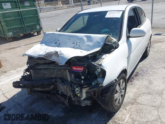 ✅ 2010 Hyundai Accent GS • VIN: KMHCM3AC4AU185476 • Lot: 43540755. Wystawiony na IAAI z przebiegiem 162 930 mil. Bezpłatny archiwum sprzedaży aukcyjnych z USA i szczegółowy raport historii pojazdu na DreamBid. Zdjęcie 6.