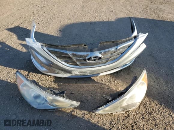 ✅ 2013 Hyundai Sonata SE • VIN: 5NPEC4AC2DH795655 • Lot: 76769834. Listed on Copart with 175,783 mi. Free auction sales archive from the USA and detailed vehicle history report at DreamBid. Image 12.