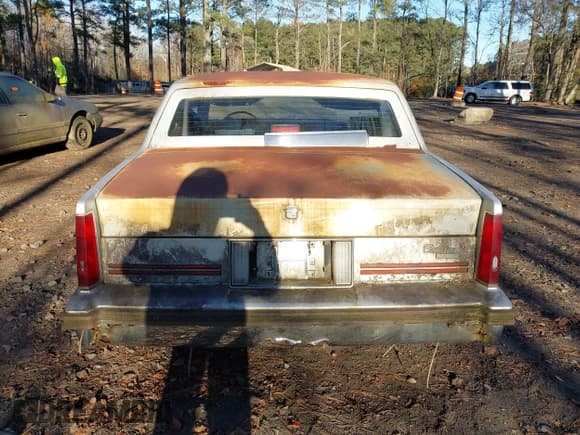 ✅ 1988 Cadillac DeVille • VIN: 1G6CD5155J4332134 • Lot: 43765272. Wystawiony na IAAI z przebiegiem 173 626 mil. Bezpłatny archiwum sprzedaży aukcyjnych z USA i szczegółowy raport historii pojazdu na DreamBid. Zdjęcie 13.