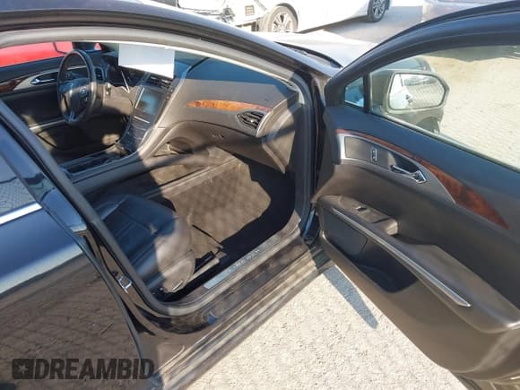 ✅ 2014 Lincoln MKZ Hybrid • VIN: 3LN6L2LU0ER815426 • Lot: 43436268. Wystawiony na IAAI z przebiegiem 143 832 mil. Bezpłatny archiwum sprzedaży aukcyjnych z USA i szczegółowy raport historii pojazdu na DreamBid. Zdjęcie 5.