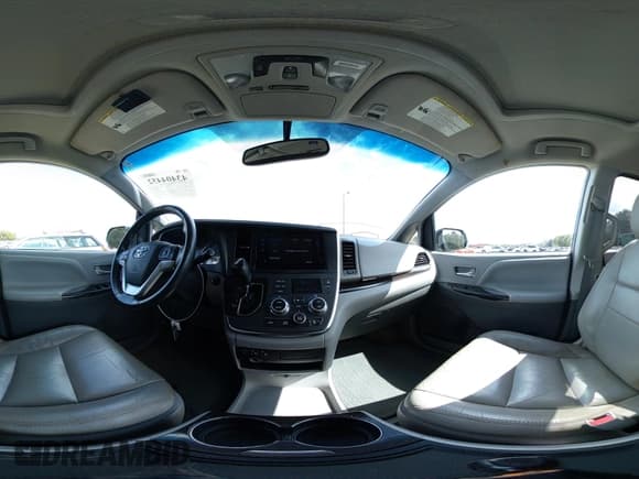 ✅ 2017 Toyota Sienna XLE Auto Access Seat • VIN: 5TDYZ3DCXHS878865 • Lot: 43404452. Wystawiony na IAAI z przebiegiem 175 131 mil. Bezpłatny archiwum sprzedaży aukcyjnych z USA i szczegółowy raport historii pojazdu na DreamBid. Zdjęcie 19.