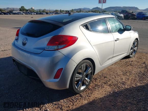 ✅ 2017 Hyundai Veloster Value Edition • VIN: KMHTC6AD0HU317429 • Лот: 43623226. Опубликован ранее на IAAI с пробегом 137 175 миль. Бесплатный доступ к архиву аукционных продаж из США и подробный отчёт об истории автомобиля на DreamBid. Изображение 4.