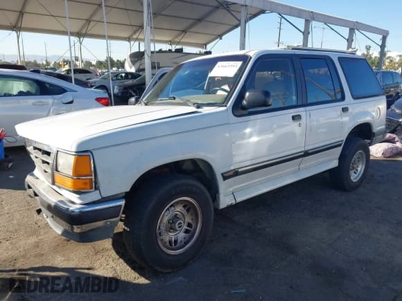✅ 1994 Ford Explorer Eddie Bauer • VIN: 1FMDU32X9RUE24487 • Lot: 43663593. Listed on IAAI with 256,903 mi. Free auction sales archive from the USA and detailed vehicle history report at DreamBid. Image 2.